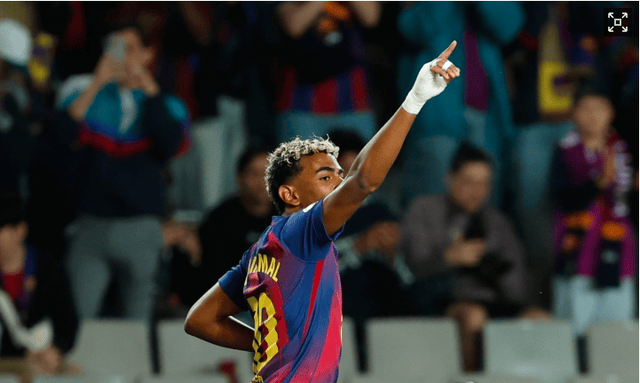 詹姆斯第15次中国行人气依旧爆棚，为上海交大球赛开球并与同学互动