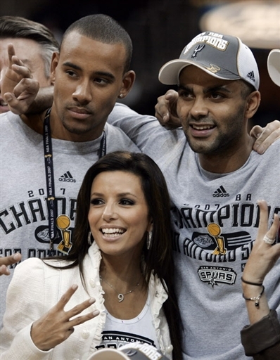 法国客战阿塞拜疆：埃基蒂克、恩昆库首发，舍瓦利耶出战