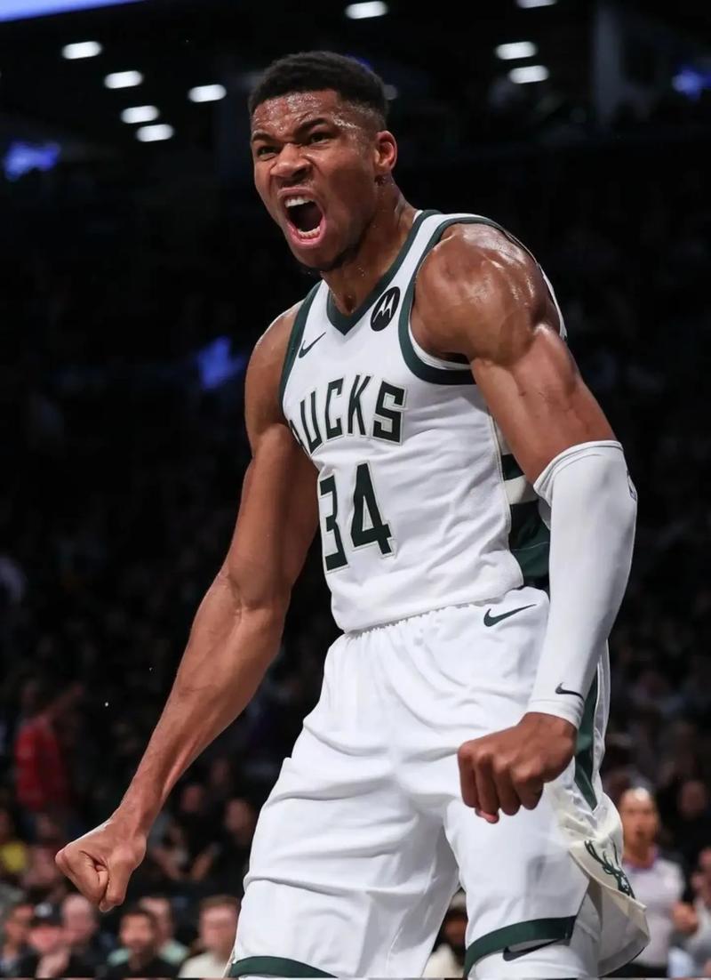 记者：16岁布基纳法索中场签约白堡，未来有望加盟切尔西