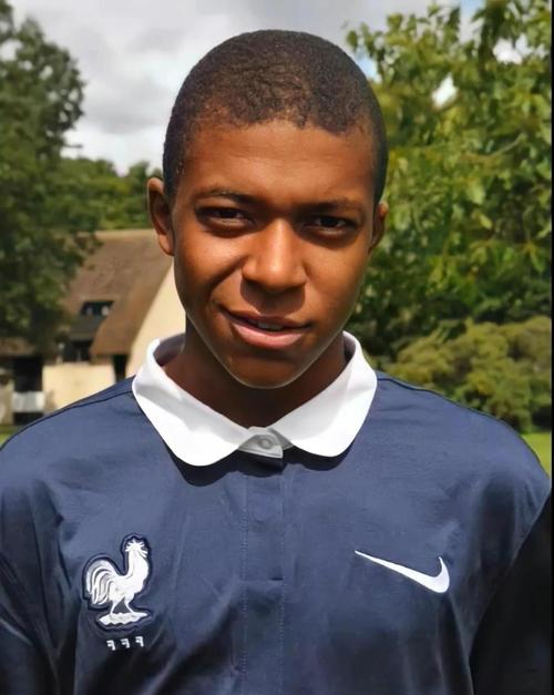 别骂19岁中卫了！曼联1-1爆冷平升班马，真正问题藏在这3处